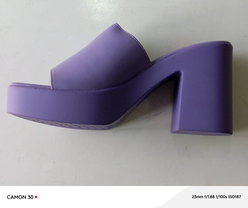 Belle paire compensées chic